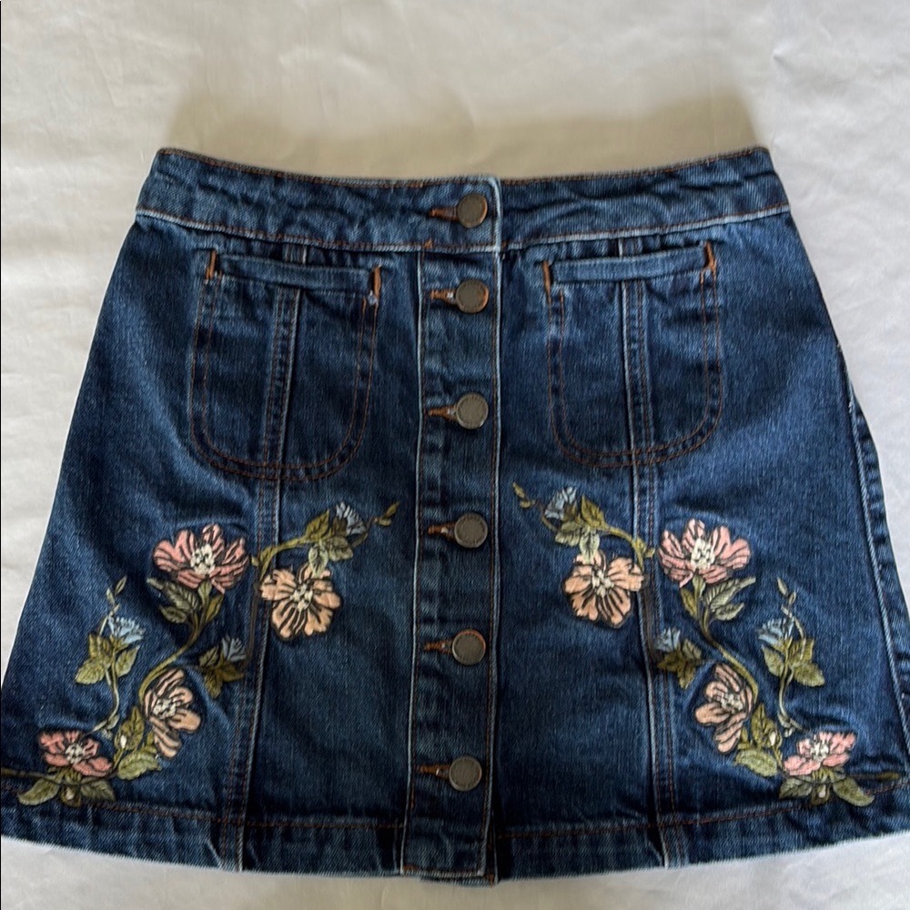 Topshop MOTO Dark Blue Denim Button-Front Skirt with Pink Floral Embroidery